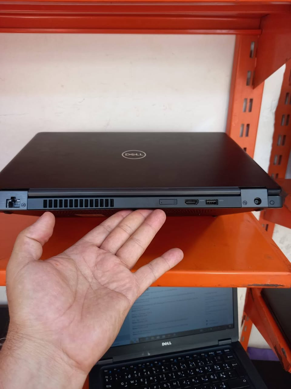 لابتوب دل dell 5490
المعالج كور اي 7 الجيل 8
الهارد    256.     ssd  m.2
الرام 8.  ddr4 
كارت الشاشة  4  شير 
حجم الشاشة  14 
يحتوي على منفذ تايب سي للشحن او نقل البيانات
نظام التشغيل ويندوز 10 عربي  
الملحقات شاحنة اصلية وجنطة 
السعر  260
***********
***********
يوجد توصيل

متوفر 
تتوفر مجموعة لابتوبات بأسعار مناسبة ومواصفات مختلفة
