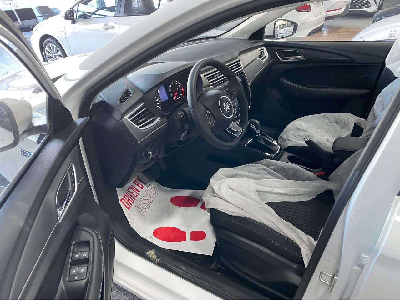 ئێم جی MG5  2025 ستاندارد پلەس 
ضمان 6 ساڵ صفر كيلو مەتر.
مواصفات شاشةوكاميرا ویل کەپ.
 تحديد سورعه.ئاوێنە ئیشارەت.بلوتوس.
مكان اربيل   سعر  101 وەرەقە
موبایل *********** أربيل, العراق
