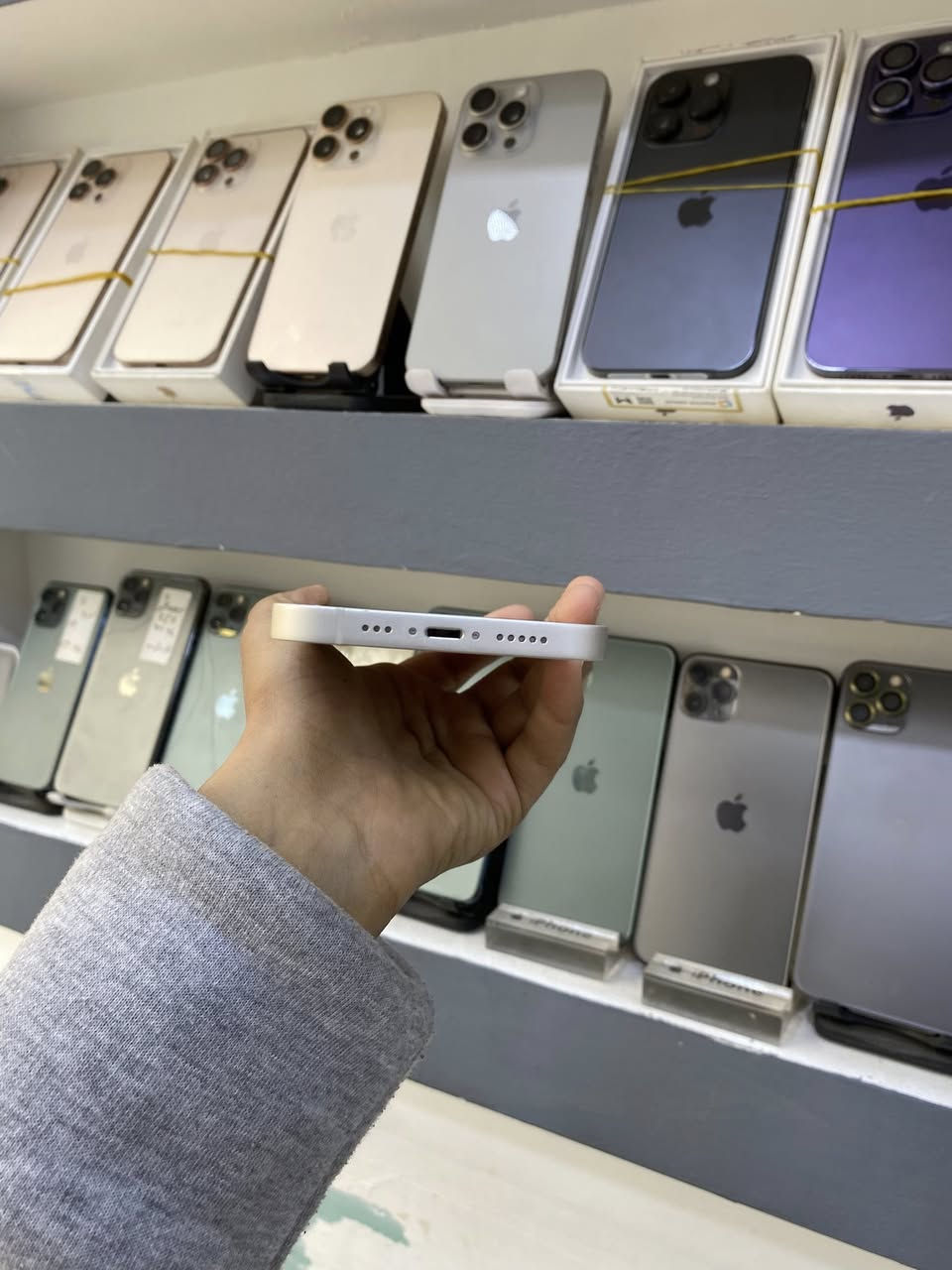 13 
كامرتين
ذاكره :128
بطاريه:86
جهاز شرق اوسط
ضمان شهر 
مكاني ديالى بعقوبه شارع الاوقاف مقابل دكتور احمد فوزي رقمي ***********فقط واتساب
سعر 500 وبي مجال
