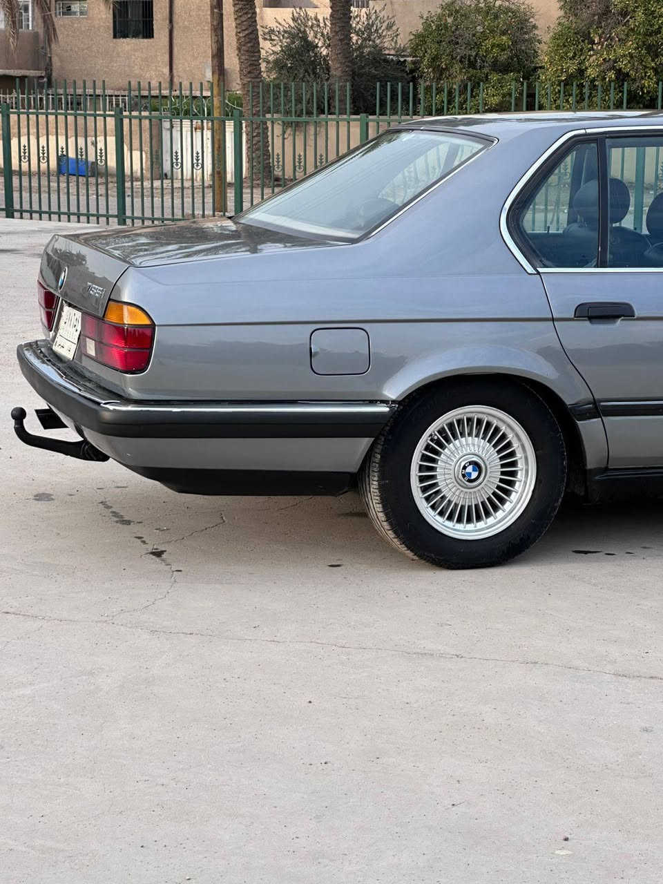 سلام عليكم
للبيع بي ام دبليو حجم 735مديل 1991اصل
سياره تعمير جديد كلشي بيها جديد وشرط الفحص 
صبغ عام درجه اولى ميه بل ميه مواد كلها دبير اصلي 
السياره شرط مكفوله من اي ضربه أو تبديل أو خياس
محرك بلادي مكفول وكير اوتماتيك مكفول جديد 
داخل جديد برغي نقص ماكو بيها وكلشي بي شغال 
كهربائيات كلها شغله واير جطل مابيها كلوب طافي ماكو 
كماليتها كلشي بيها اصلي بك لايت سكن لايت كله حاويه 
سياره الله شاهد مال بيت وبل خير عل يأخذها ولي صير من نصيبه
السعر 65وبيها مجال للشراي يتصل ويدلل عنواني بغداد سيديه 
او مراوس حسب الرغه.      ***********
