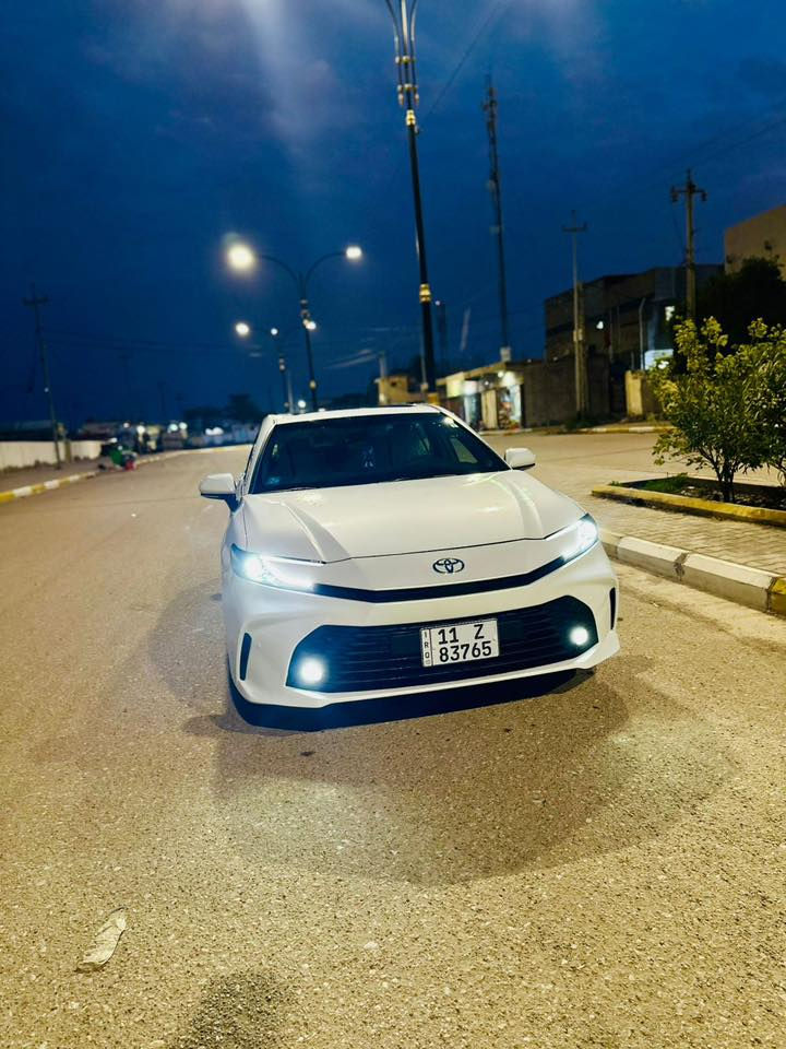 سيارة كامري هايبرد خليجي وكالة عبد اللطيف جميل 🇸🇦
موديل 2025 
ماشية 6000km
مواصفات E-plus موصفات معروفة فتحة سقف بصمة تشغيل شاشة تتدعم ال Apple CarPlay اشاير ترحيب بل مري مري طي اوتو وباقي الموصفات المعروفة 
سيارة اخت الزيو مكفولة كفاله عامة 
رقمهة بغداد انكليزي
سنوية جديدة 
السيارة بأسمي مداور ثاني يوم 
مكان السيارة السماوة قضاء الرميثة 
للتواصل ***********
