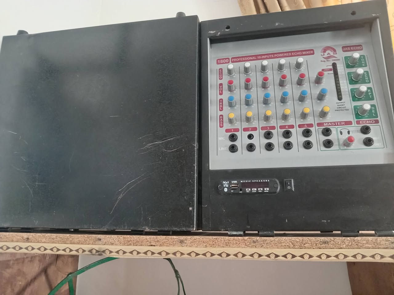 السلام عليكم 
اجهزه للبيع 
مكسر جاسكو خطين حجم 2000 
سعره 175 وبيه مجال 
مكسر جاسكو خط واحد حجم 1800
سعره 150 وبيه مجال 
للستفسار الاتصال على الرقم 
***********
***********
او المراسلة خاص
