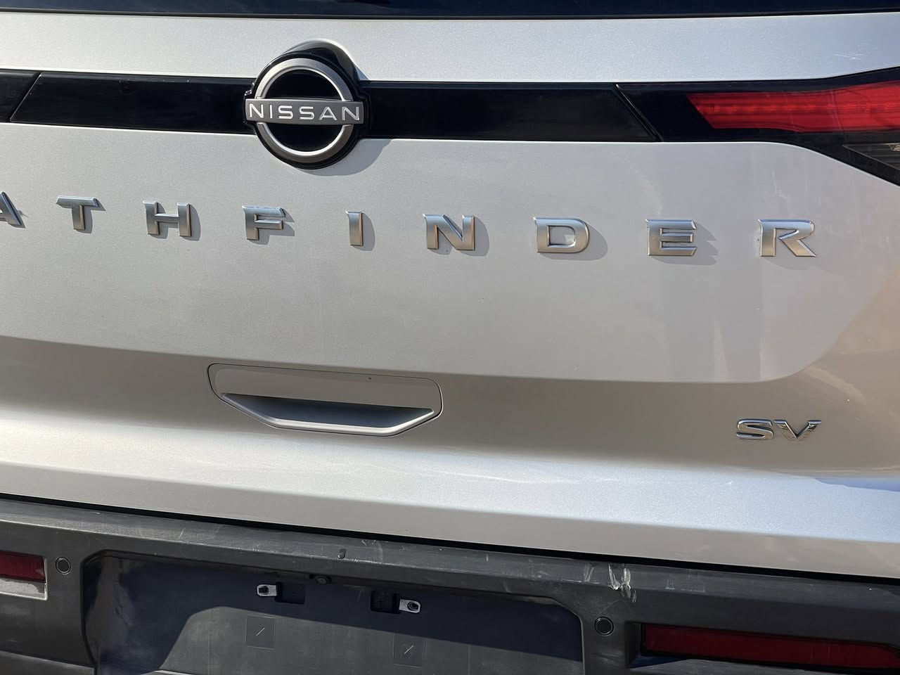 سيارة بافندر موديل ٢٠٢٤ وارد امريكي لون سلفر 
سعر ١٥٠ ورقه 
بغداد الشعب 
رقم ***********
