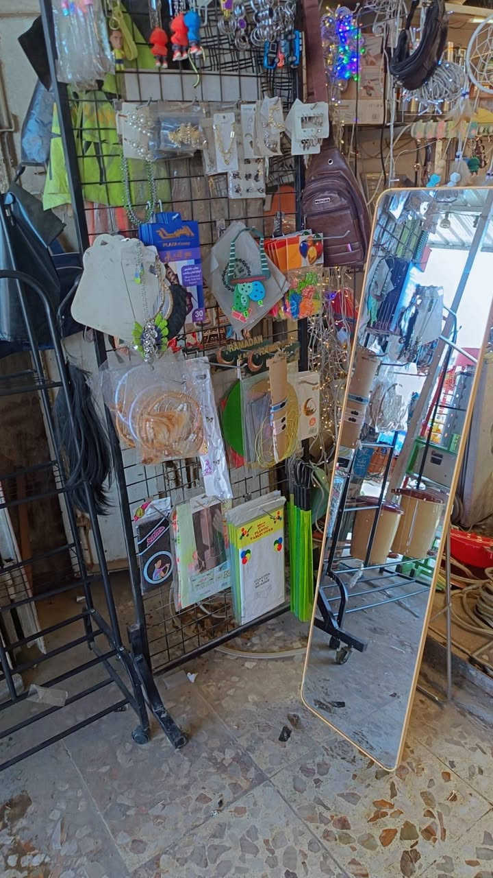 الموقع:بغداد، الشعب، مقابل المحكمة.
المساحة:نزال المحل 18 متر، عرض 3 متر.
المواصفات:يحتوي على حمام.
الإيجار:400 ألف دينار عراقي شهرياً.
السعر:22 مليون دينار عراقي.
ملاحظات:المحل شغال منذ عام 2015.

للتواصل:***********
