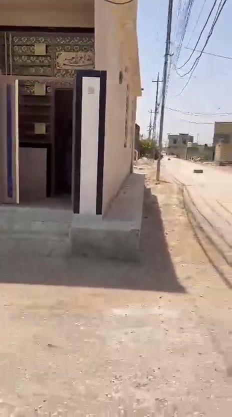 بسم الله الرحمن الرحيم بيت 🏠 للبيع مو اجار
بيت ٥٠متر طابق ونص  2 غرف نوم  
 جميع الخدمات متوفره ماء كهرباء مجار
موقع حي جامعة يبعد عن حولي أبو مهدي 1 كيلو

يبعد عن الامام ٤كيلو يصلح حسينيه للزوار او سكن 
للاستفسار الاتصال على الارقام التالية
*********** واتساب. سعر 48 
*********** منذر الدفاعي سند 25 قرار محكمه
