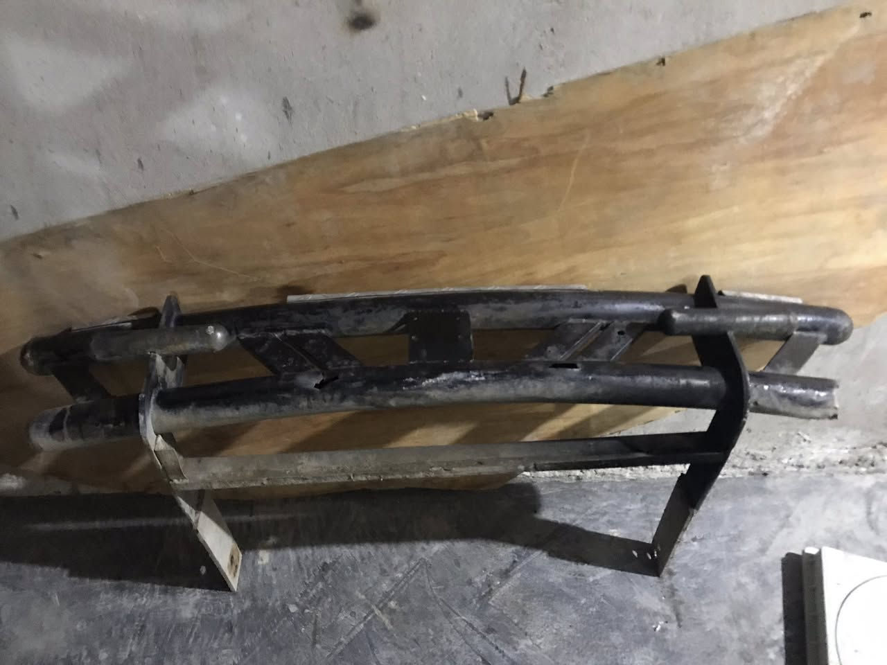 سلام عليكم اخوتي عندي للبيع درع نضيف خلفي يرهم على ستاركس والمنغوالي وعندي سيبايه مال منغوالي ١٤ وتوهم على شبوط جديد جديد شغل نصر الجميلي مفصلهه قبل شهر اريدهه 
ب١٦٠بيهه مجال بصيط لن جديده والله
ودرع ب٤٠
عنواني بغداد الدوره 
رقم الهاتف 
***********بي واتساب
