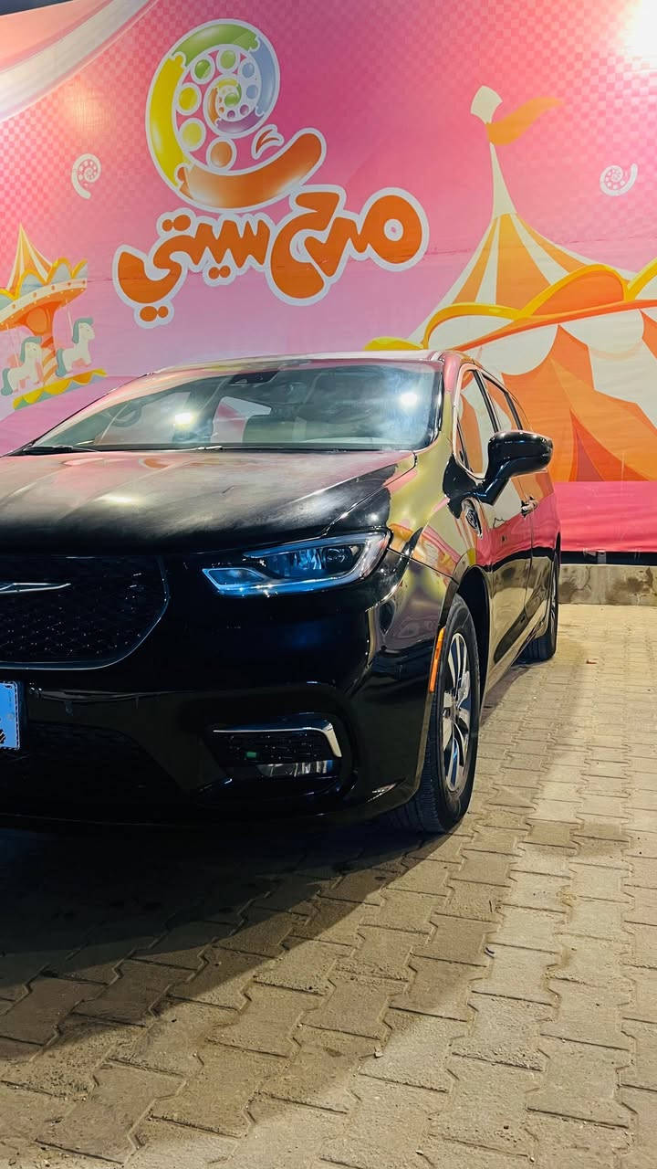 من رخصة الادمن 
#المركبة  :  كرايسلر باسفيكا هايبرد هجين بانزين وهايبرد وشحن منزلي خارجي لون اسود  موديل 2024  يعني اوباما عاليه
مواصفات امانة الله خيالية وعزل تام وعائلية سياحية مصممه للسفر وبكتلوك السيارة مكتوب السيارة صممت لكي لا تعطل يعني تخيل كرايسلر من تبدع بنظام الهجين والشحن الخارجي انسى شي اسمه صرف بنزين
تمشيك على شحن الكهرباء تقريبا ٧٠ كيلو متر وانوب تتحول هايبرد وانوب بانزين وتشحن الهايبرد اثناء القيادة 
  للبيع او مراوس
#الضرر    : مرفق لصور الحادث 
#الرقم     : مرقم بغداد بأسمي
#السعر   :238 ورقه مع المجال
او مراوس 
#المواصفات  :
▪️ كرايسلر باسفيكا
▪️ محرك 6 سلندر 3600
▪️رادار امامي تفاعلي متعدد الاستخدام
▪️لايتات زينون عالي وناصي مع حاجب LED مع كشافات دعامية زينون
▪️ حساسات خلفي اصل 
▪️ حساسات الاجتياز الجانبية 
▪️ كشافات دعامية اصل 
▪️ بصمة باب 4 وبصمة تشغيل وتشغيل عن بعد 
▪️كشن ذاكرة (خزن ميموري) لكرسي السائق
▪️ طقم ويل مع طقم تاير جديد
▪️ باب جنطة كهربائي شفط 
▪️ ابواب جانبية كهربائية 
▪️ غرفة السيارة جلد اسود 
▪️ تحكم كهربائي متكامل لمقاعد المقدمة 
▪️ شاشة دشبول كبيرة لمجموعة من الايعازات 
▪️ السيارة 7 راكب مع 3 قطع تبريد 
حادثها جوانب فقط
 بجم سليم كله
طخات خفيفه بالجوانب والصور موجوده
  
ماشيه 21... 
مكانها الكوفه ***********
سعر 238 وبيها مجال
