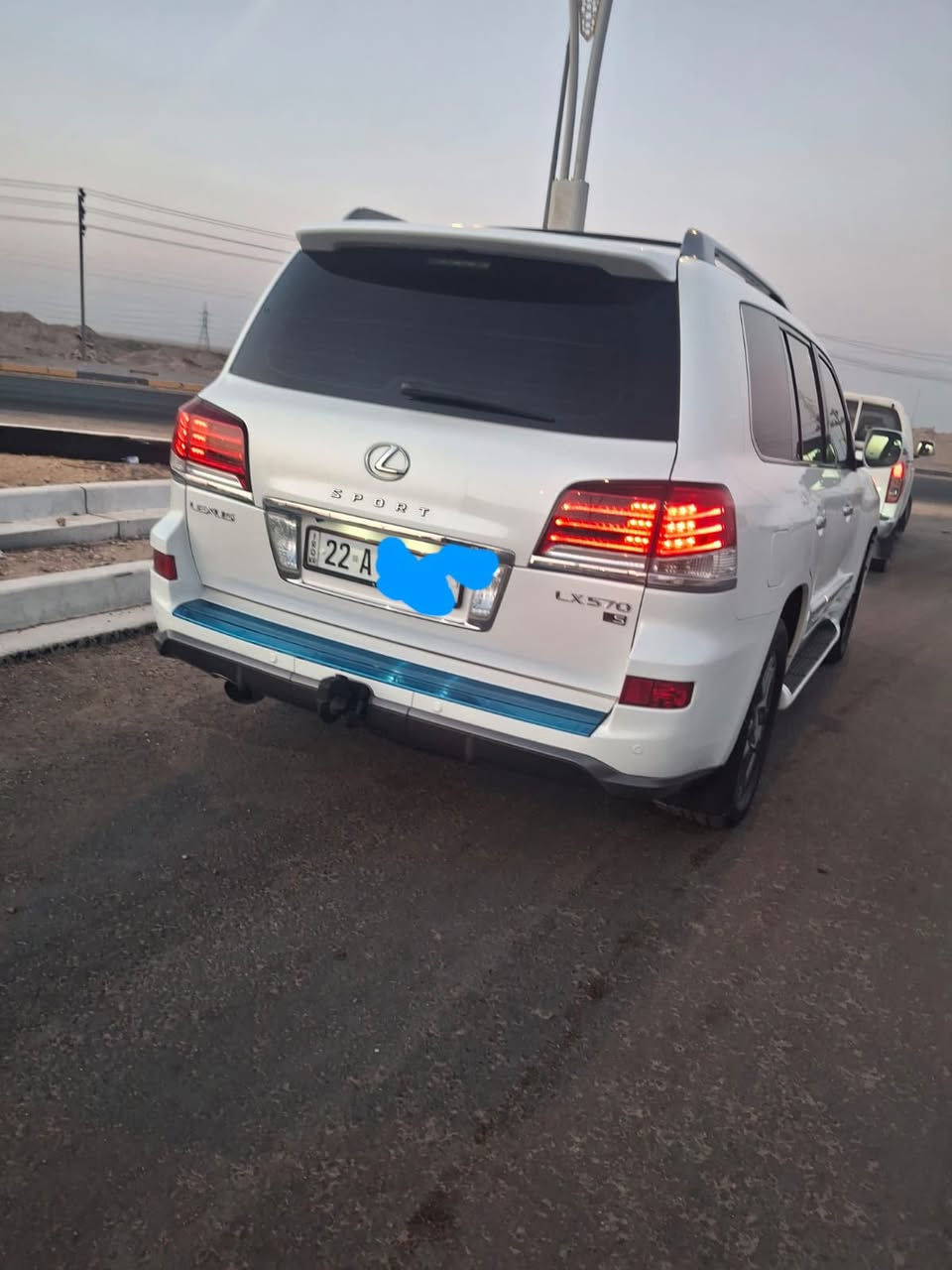 السلام عليكم
لكزز 2014 لون ابيضّ سيارة رقم أربيل باسمي سيارة ماشية 160Km سيارة كفاله موصفات فول جلد +فتحه +كامرات+ حساسات+ بصمتين+ ثلاجه+ شاشه معروف اللكزس بموصفاته
 للتواصل 
***********/***********
