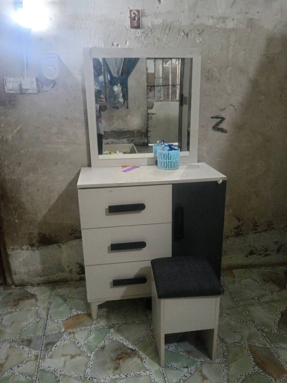 المحمودية حي بدر  الغرفة 7قطع الغرفة نظيفة ٪ ماخذة 900 وريد بيعة 600 مستعجل علة بيعته 