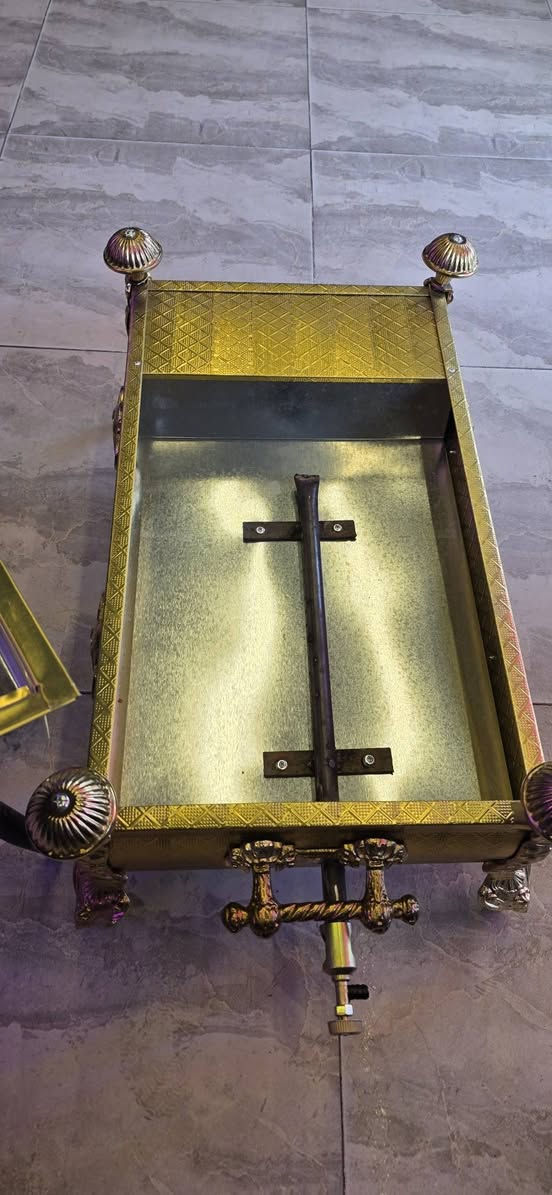 منقل نحاس بالكامل للشاي والكهوة مع اضافة عين طباخ طولية السعر 90 الف للتواصل واتساب
***********
المكان بغداد شارع الكفاح
