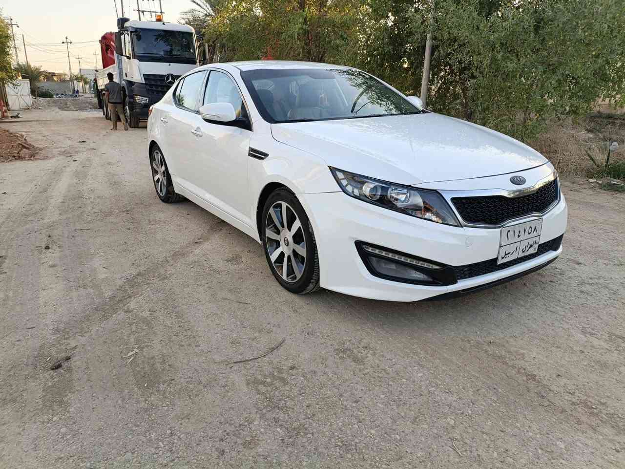 اوبتما 2012 خليجي مكفولة من الصبغ والتبديل فقط باردات زغار ما مبينات مكينة 2000 دوش ما مفتوحة  مكينة وكير بلاديات تبريد ثلج ترايك شرط 200 اقتصادية ونشطة سيارة جاهزة وكلش حلوة بالحقيقة ماشية 177 مدوشمة جلد ارضية وكشنات ما ناقصة برغي مكانهة بالديوانية المركز *********** سعرة ب 122 بيه مجال 
لد نهاري امامي
تحكم ستيرن اربع جهات
شفتات ستيرن
نضام ايكو تقليل صرف الوقود
كروز مثبت سرعة
مري شفط 
اشاير بالمري 
يدات نيكل داخل و خارج
ويل كب 18 رياضي بلادي 
تبريد قطعتين
ثلاجة بالجكمجة 
لاقطة تليفون 
لايت أوتو
حساس خلفي
دخل مطعم صاج 
داخل بيجي 
شاشة اعطال 
شاشة تبريد بيانو 
منفذ اواكس و USB
