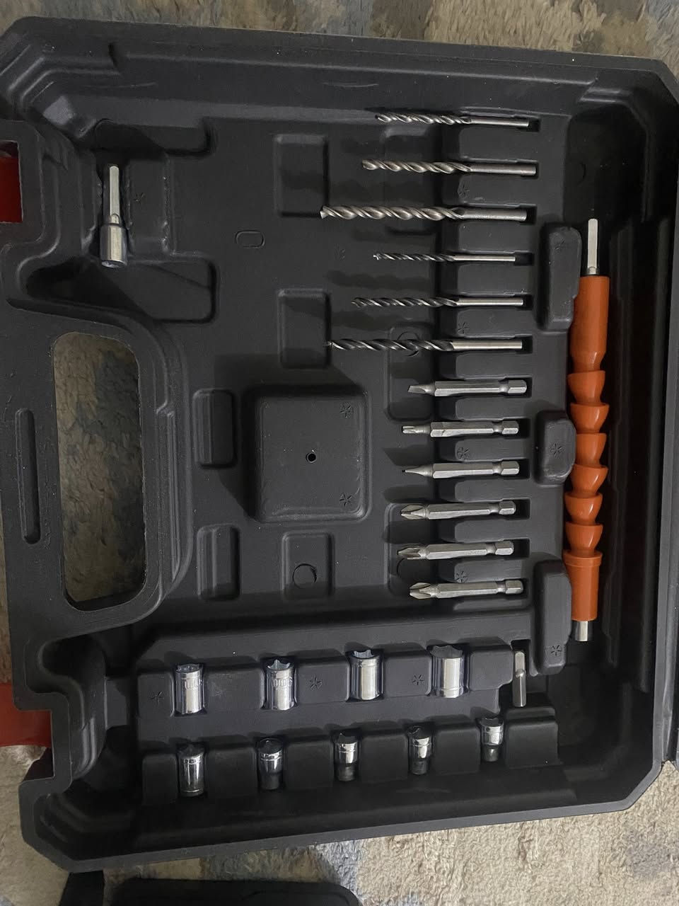 السلام عليكم
متوفر دريل شحن دبل بطاريه 
مع شاحنه 
مع عده درنفيس 
عده برينه 
عده لقم +تطواله 
السعر 25000الف 

احمد الحسيني ***********
