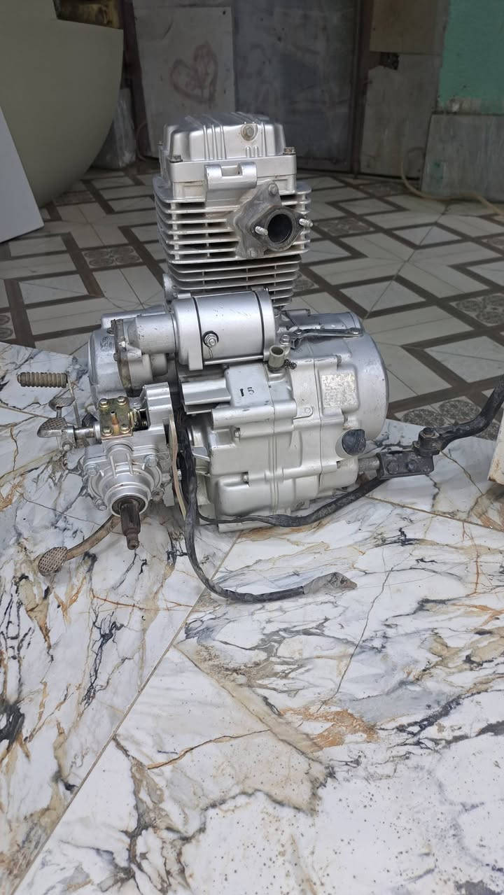 محرك دايوان مجفت مره وحده فقط وهسه هم يراله تجفيت كامل عتله وهندر وكير بوكس كلهن ب١٢٥ وبيهن مجال قليل***********
