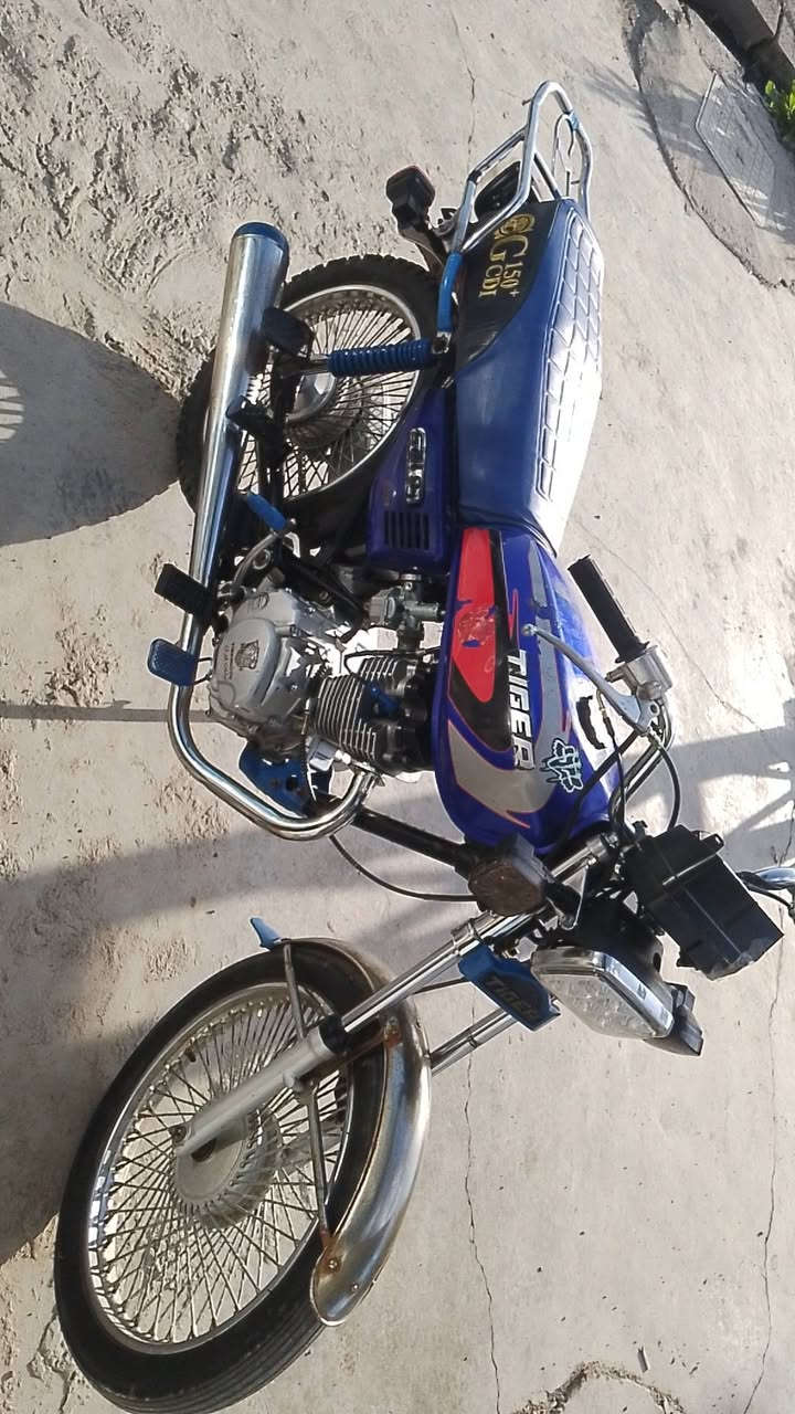 سلام عليكوم عندي هاي درجه لل بيع موديل 2019 لاصرف ولا بخار محرك كاتم كهربائية كله  شغال نوعه تايكر 4كير مكاني كركوك فيلق سعر 350 الي مو شراي لايكتب رجاء وتحياتي عله كروب ***********
