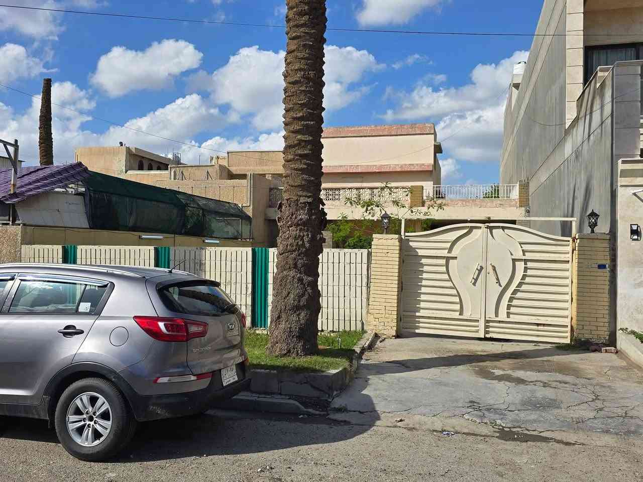 بيت للبيع في اليرموك محله 616 زقاق ۳۸ دار 6 المساحه 452 م ... واجه 11.30 نزال 40م
البيت بناء قديم غرف نوم عدد ۲ + صاله + مطبخ +

حمام عدد ۲

السعر 2600$ للمتر التواصل على الرقم 
***********
