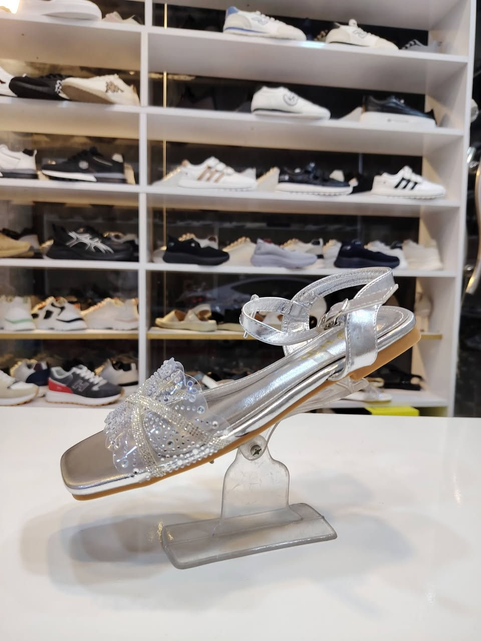 #جديد
#الآنسة
صندل فلات
قياسات 37_41
مجمع حجي قاسم خلف حبيب مول
يوجد خدمة توصيل داخل خانقين
واتس ***********
