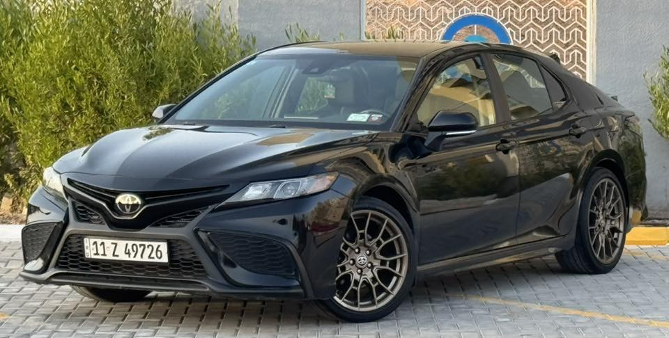 كامري se 2023 ماشية 21 كيلو متر حادثه خلفي بيها صبغ اربع قطع ونص بدون ايرباك بجم كبس مواصفات :
-كراسي جلد مع كهرباء 
-شاشة كبيرة
-ثلاث انظمة قيادة
-هاند بريك بصمة
-تبريد بيانو منفصل
-رادار امامي مع تحديد مسار
-تحكم ستيرن
-شفتات تبترونك
-شاشة معلومات كبيرة
سيارة جديد جدا بدون اي نقص شرط الفحص بالواقع احلى من صور بدون شخوط او رصعات او بارد سعر 167 وبيها شي بسيط مكاني بغداد حي الجهاد
***********
***********
