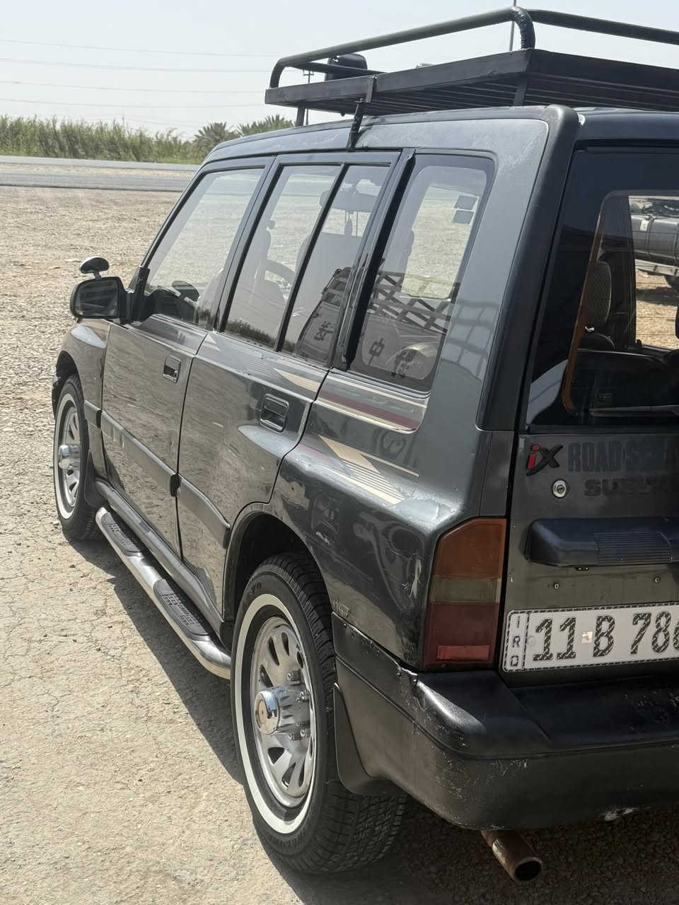 السلام عليكم
ساسوكي ١٩٩٤ 
دفع رباعي شغال  
مكينة بلادي 
كشر  نضيف وحسب. ما موضح بالصور 
صدر جديد 
تخم تايد جديد 
كهربائيات كله شغاله 
سيارة ما بيه نقص خير من الله شراي يتفضل خاص او اتصال على الرقم التالي 
***********
علماً أن مكان سيارة  في محافظة واسط
