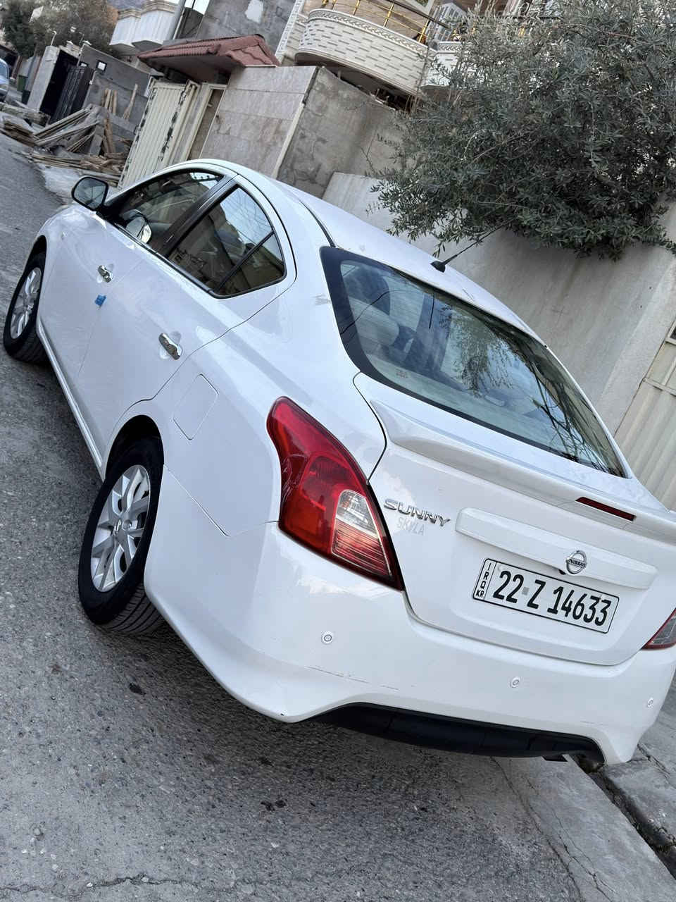 نیسان سەنی ٢٠٢٠  زۆر زۆر خاوێن
هەر چوار جام کارەبایی
شاشە ئایپاد + کامێرا
گێڕ ئۆتۆماتیک 
81 هەزار ڕۆشتوە 
کەمەک تەزرە لێی داوە
یەک تەڵیشەی بچوکی بۆیاغە بە قەدەر ١ بست هیچی تری نیە
پێش و پشتی کەپسە
تەقە و ڕەقە هیچی نیە

***********
