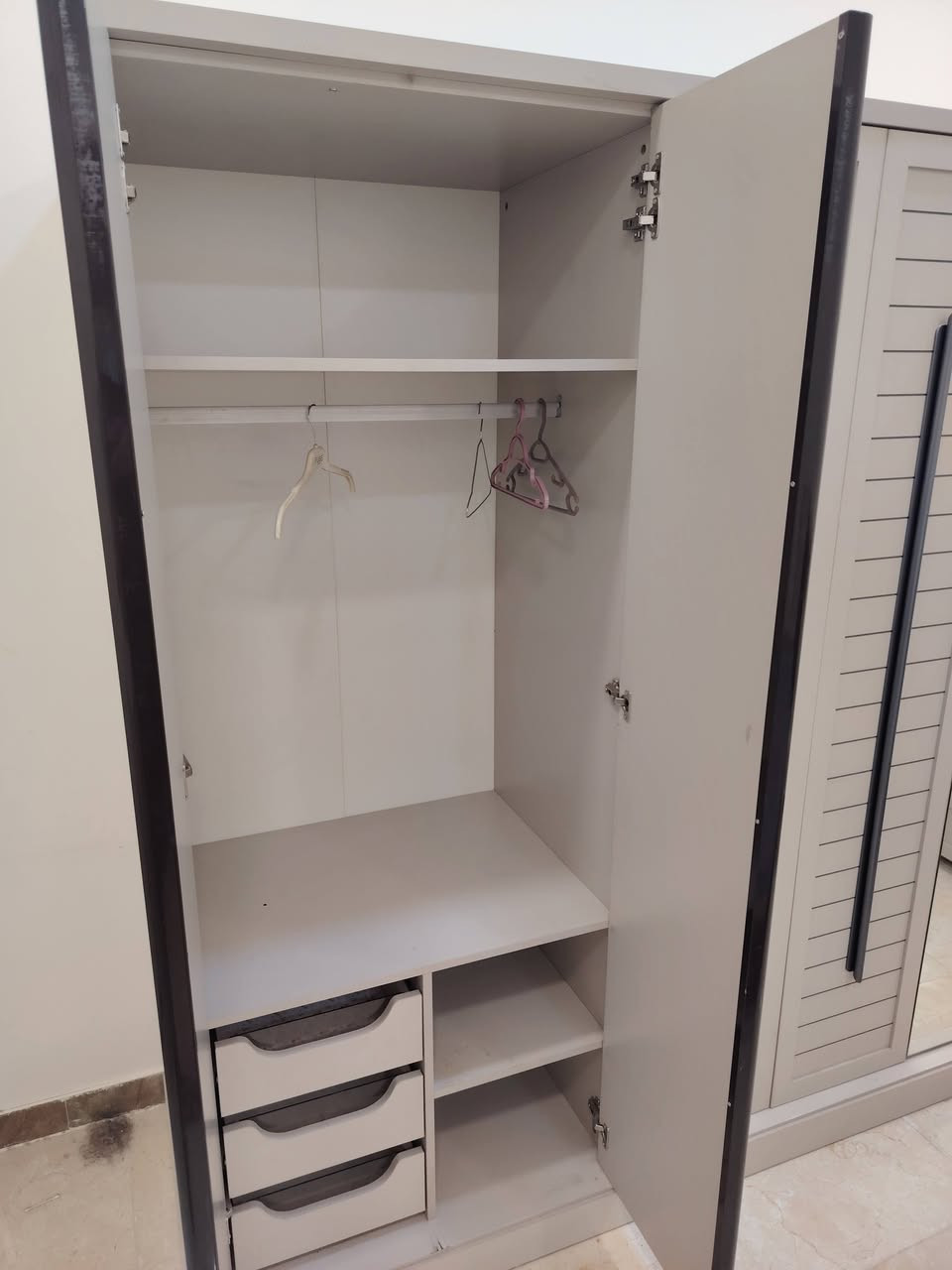 كاونتر تزكام قبل شهر مسوينه ب3ملاين ونص مشتغلينه تزكام مو سوكي 4متر وعادي قطعه بصف قطعه إذا مكانك صغير وياه ملحق كذالك ٤ متر وملحق ثاني ووياهم طباخ مصري درجه اولئ وسنك سل ستيل إيطالي قبل شهر مشترينه وتجي تشوف وصل الشراء اشكد ب3ملاين ونص نريد نبيعه مليون و٨٠٠ فقط لأن عدنا سفر قبل شهر جايبه
___
وعندي كذالك وياها غرفه تركي بي دي اف من أقوه الغرف الماركة مشترينها ب33 ورقه مو غرف سوكي لا أقوه الغرف البي دي اف التركي ب33 ورقه مشترينها وموجود وصل الها رايدها مال مستعجل مليون و٧٠٠ وبالعافية ع الي ياخذهن ما صارلها شهر وكدام عينكم النضافه الكاونتر والغرفه بربغ قيمتهن عارضهن
واتساب
***********
