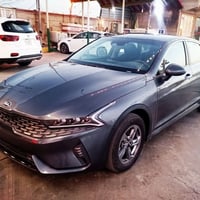 K5 موديل 2022 1600تيربو داخله كلين   مكينه مفتوحه .. +صار بيها نص جامل...