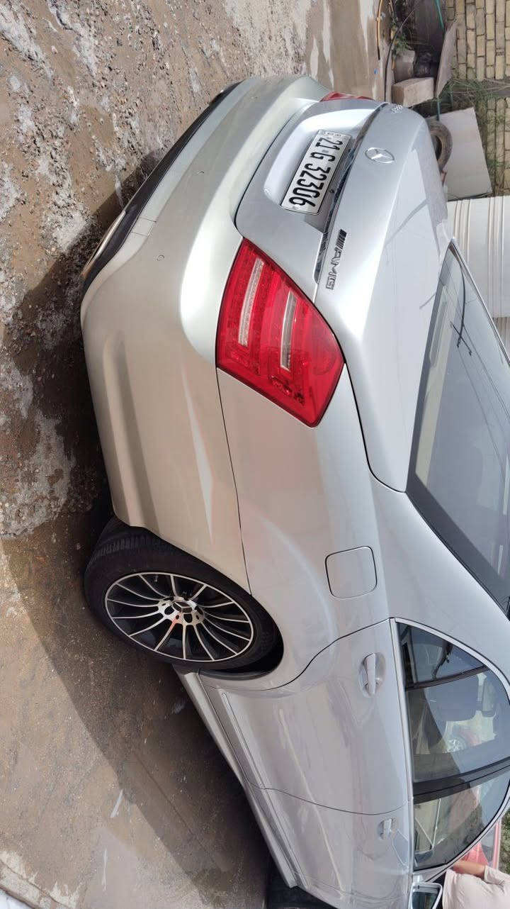 مارسيدس S550 موديل 2009 محدثه امامي والخلفي بغراض بلاديه موديل 2013 خليجي محرك 8 
مواصفات 
(أبواب كبيره بانوراما وناظور خمس بردات رادار امامي والخلفي اوتو استوب باركين داخل فورميكا داخل اصفر شاشة كامرة تلفون قاصه كشنات امامي والخلفي متحرك ابواب سحب رادار اوتو هولد كشنات واستيرن كهربائي گير عل استيرن سيدي بوكس 6اقراص بلاد AMG فول مواصفات 

سياره بيها قطعتين صبغ  بس بخ اثر شخوط بشرط بدون دواخل مابيها أي شي ثاني بشرط جديد مسويله سيرفز  مابيها اي خلل من گير ومحرك وكهربائيات كله بشرط گير ومحرك بشرط مامفتوح  سنويه ورقم كله جديد 
ما يحتاج ربع دينار مصرف 
عنوان : بابل 
والسيارة باسمي تحويل مباشر. ***********
