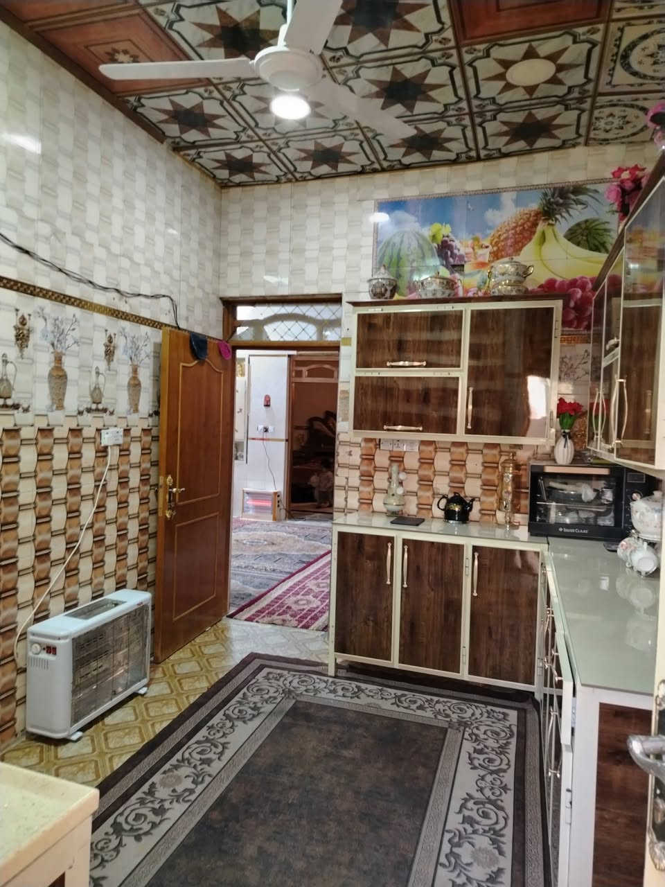 سلام عليكم
بيت للبيع ١٣٨
طابقيين المساحه ١٣٨ ونص 
الطابق الأول استقبال غرفه وحمام ومنور ومطبخ بارد وحار
الطابق الثاني غرفتين وغرفه  وصحيات كامله ومنور
الموقع الماجديه شارع الملعب
للاستفسار
***********
