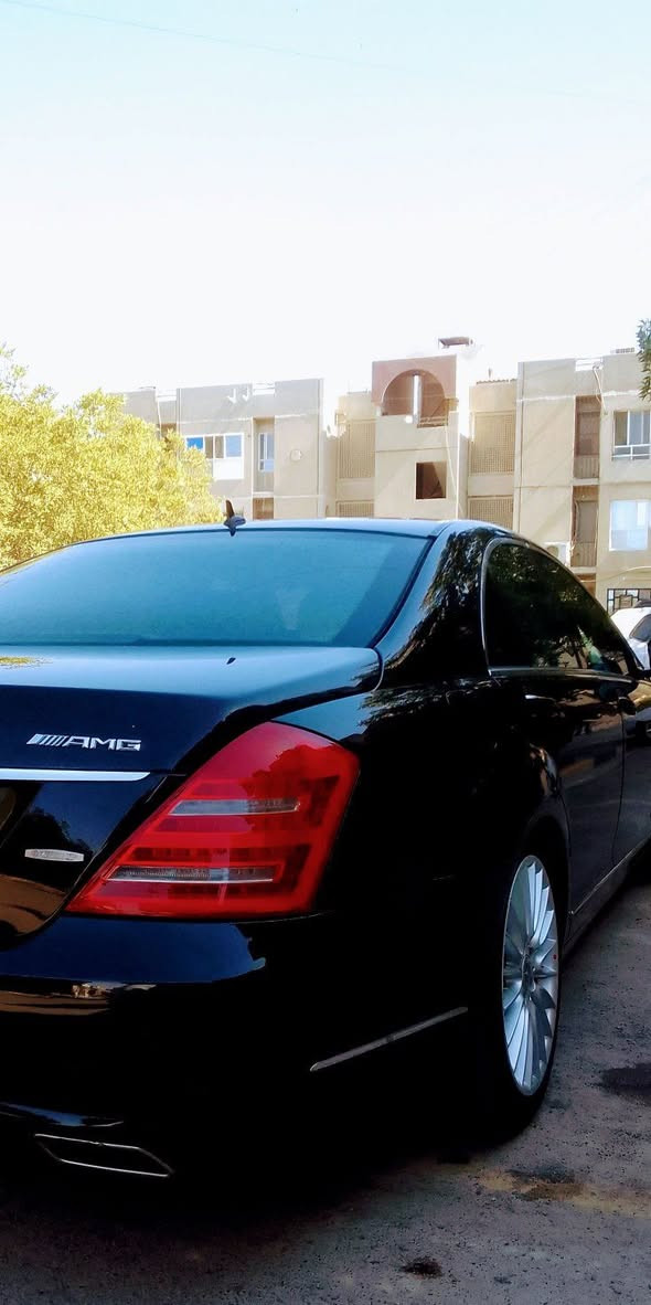 مرسيدس موديل 2009وارد الماني فول S350. مكفولة من الصبغ ماعدا الجاملغ الايمن الامامي والدعامية محدثة بصمة جكات بوب وصندوق شفط ناظور حساسات كراسي جلد تدفئة تبريد سيدي جنجر حجزميموريبردات  ستيرن كھرباء مري شفط اشاير  رادار ناظور امامي فتحة بالسقف وبعد بيھھ مواصفات ولااحب الاطالة السيارة نظيفة ماشية 150 ألف كيلو محرك كير حدادية تدفئة تبريد تمام رقم اربيل سنوية وھزة جديدة باسمي مكاني بغداد...***********. بسعر مناسب بيع اومراوس..رقمي بي واتساب للاستفسار غير متواجد على الفيس ولا الخاص..
