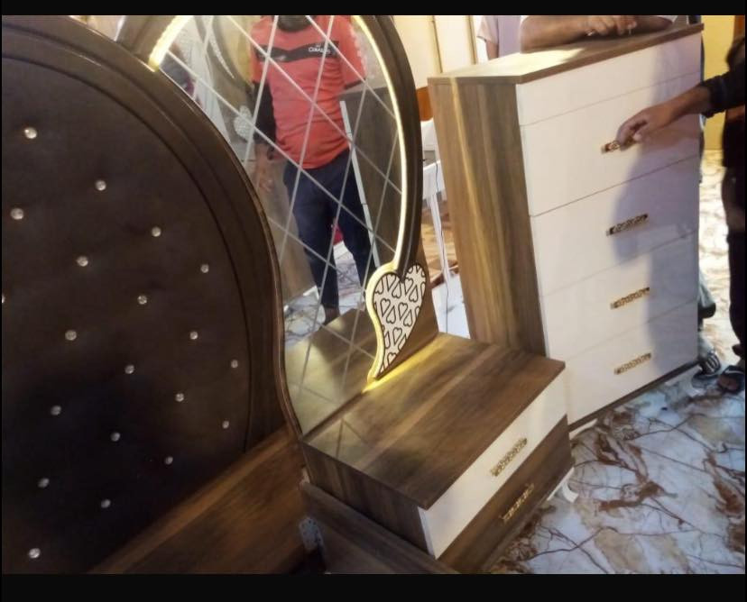 غرفة تركي ١٠قطع مستخدمه شي قليل كلش جديده ونضيفه السعر ٩٥٠ وبيها مجال مكاني الشرقاط


**إذا كنت صاحب هذا الإعلان وتريد حذفه لأي سبب، رجاءا أرسل رسالة إلى الدعم الفني**