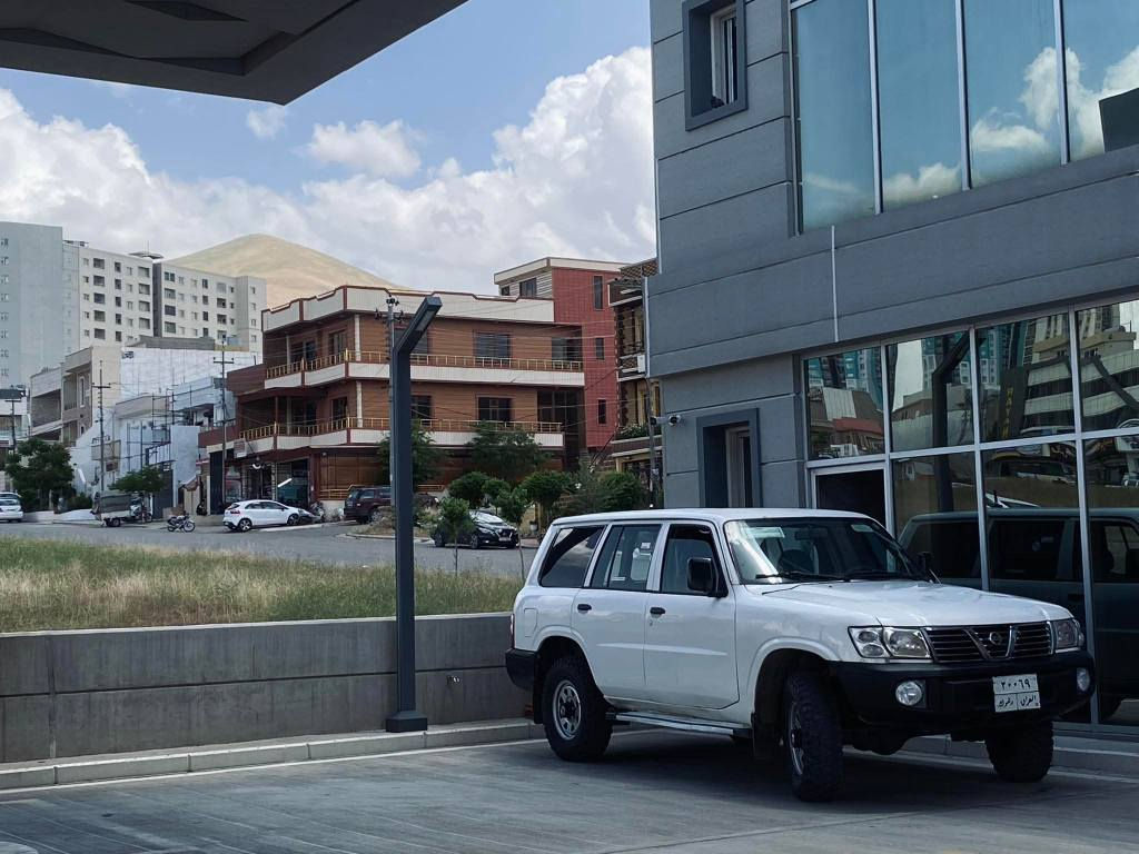 بەناوی خوای گەورە 
پاتڕۆڵ بۆ فرۆشتن ٢٠٠١ گێڕ و مەکینە و ئەکسل بەشەرت ٤ تایەی لۆکی لە ژێرە ڕەقەم دهۆک سەنەوی بەسەر نەچووە تەحویل و غرامە و بەناو کردن بە شەرت من بە سێ پارچە بۆیاخ کڕیومە و بە حیزام ئەیفرۆشم ماشەڵا هەیکەلی زۆر جوانە 
لە سلێمانیم

*********** 
*********** السليمانية, العراق
