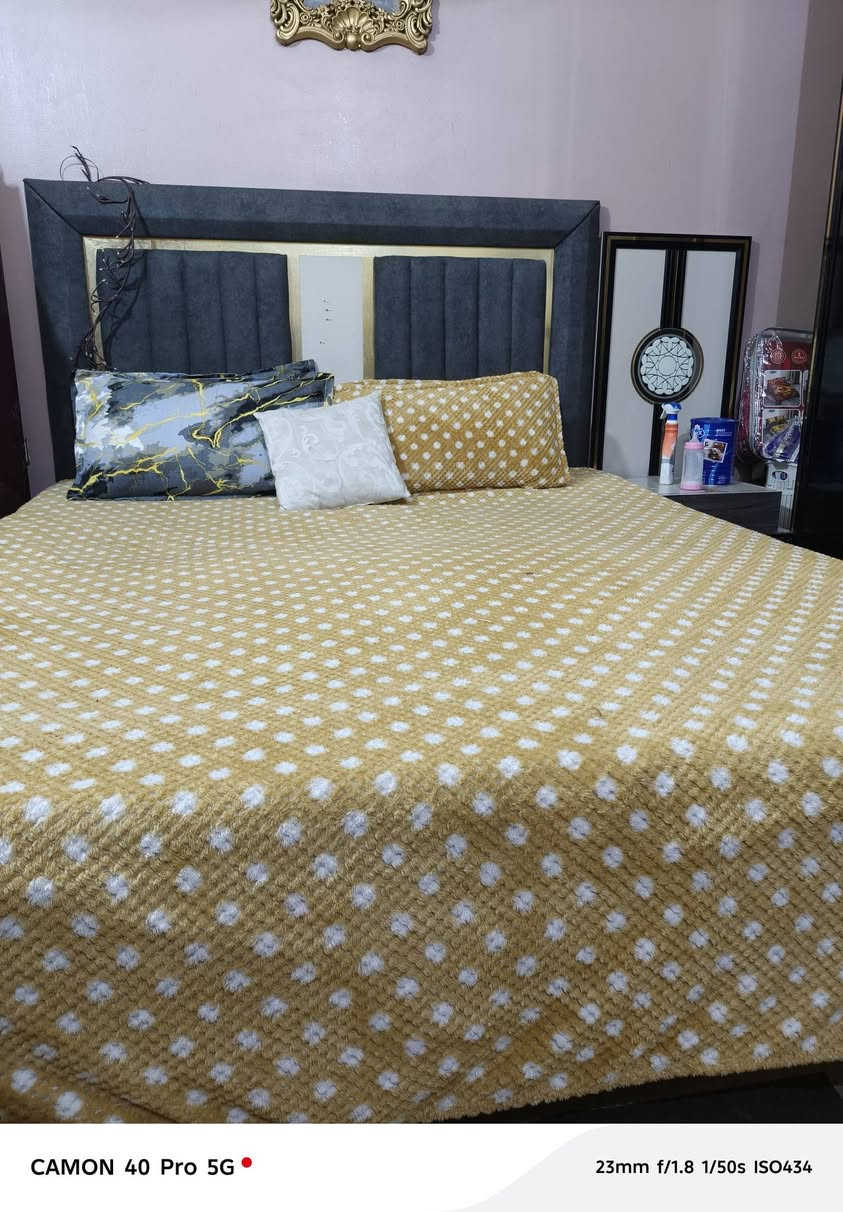 السلام عليكم 
غرفه للبيع الكنتتوؤر ويا ملحق 
وياها مرايا طويله بس ماصؤرتها لان ضامتها 
ميز ٢ ويا الجربايه 
الجربايه وحدها عراقية مؤ تركيه فقط المسرح تركي 
جرارات نصيفات
نضيفه ما مكسؤر أي شي بيها 
سعرها مليؤن و٢٠٠  وبيها مجال هؤاي لأن جديده صار خمس أشهر أخذتها إلي يريدها أصدرها إله كامل 
***********
