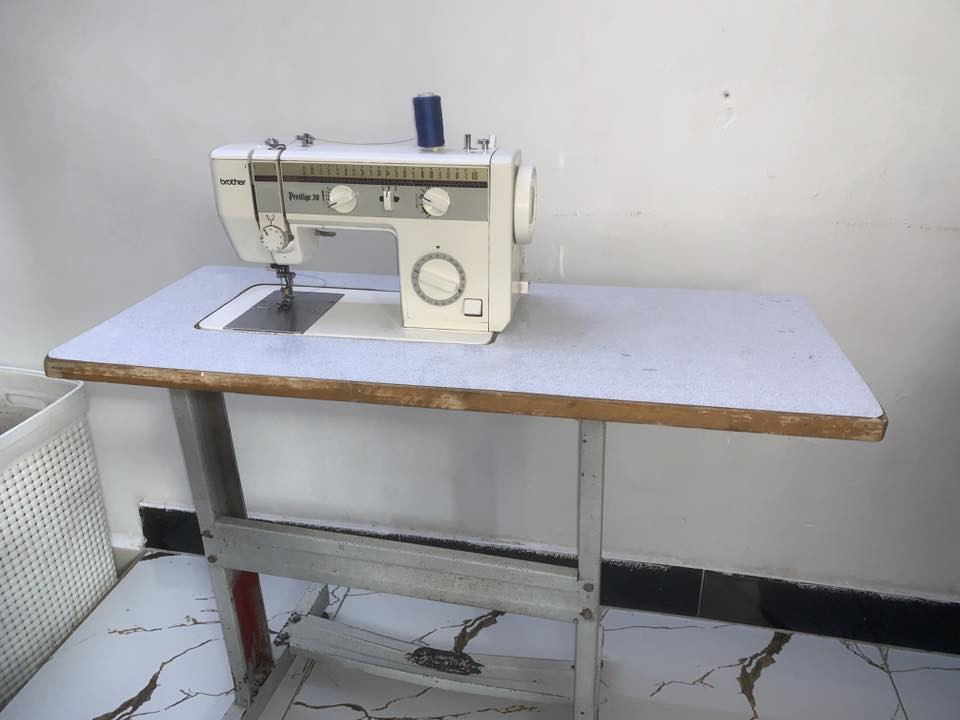 للبيع
مكينة براذر اصلي خياط درجة أولى 
مع جنطة وميز السعر١٢٥
***********
