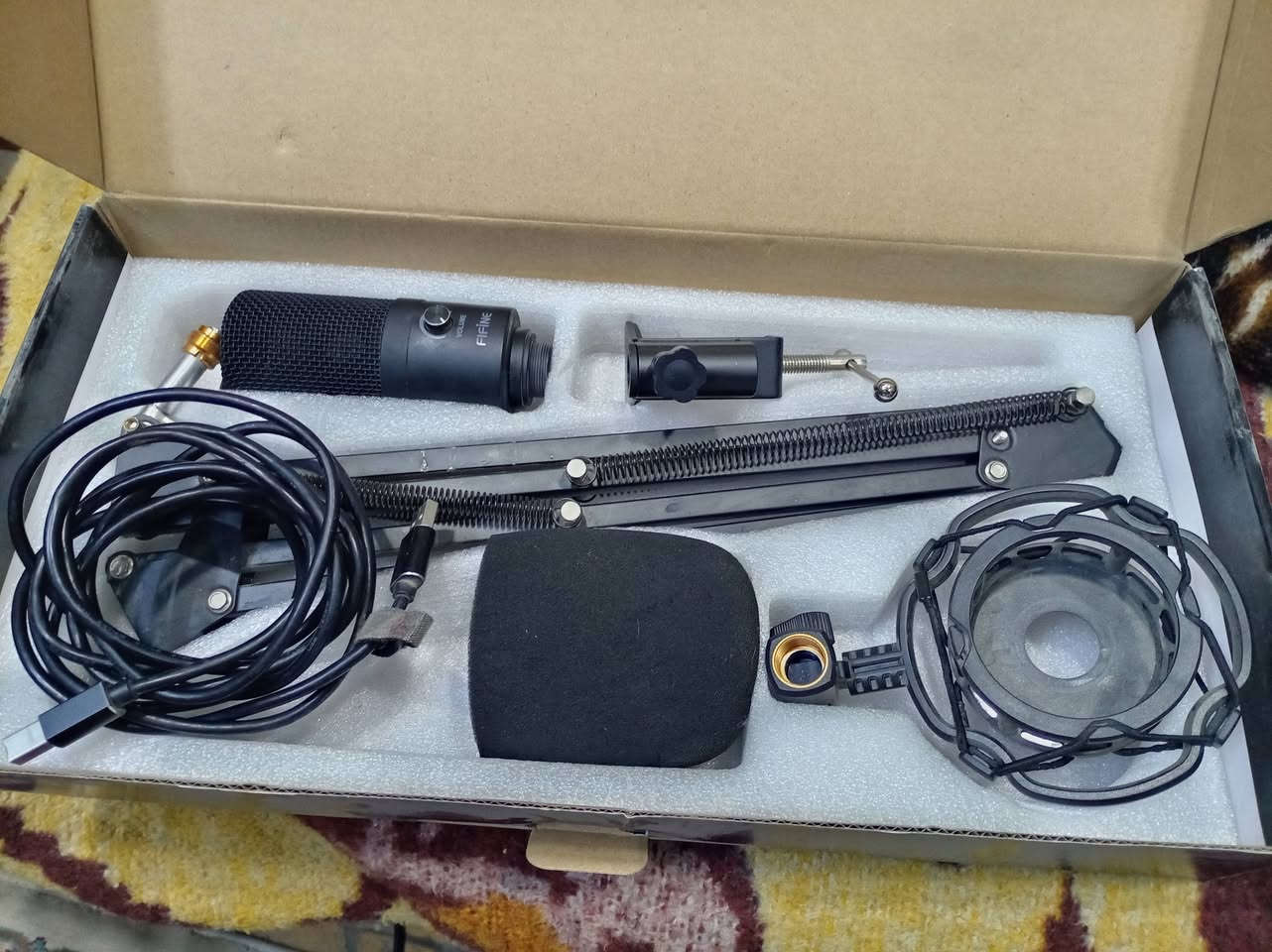 مايك fifine
للبيع
مع ملحقاته كامله

السعر 40 الف
مكاني بغداد
***********
