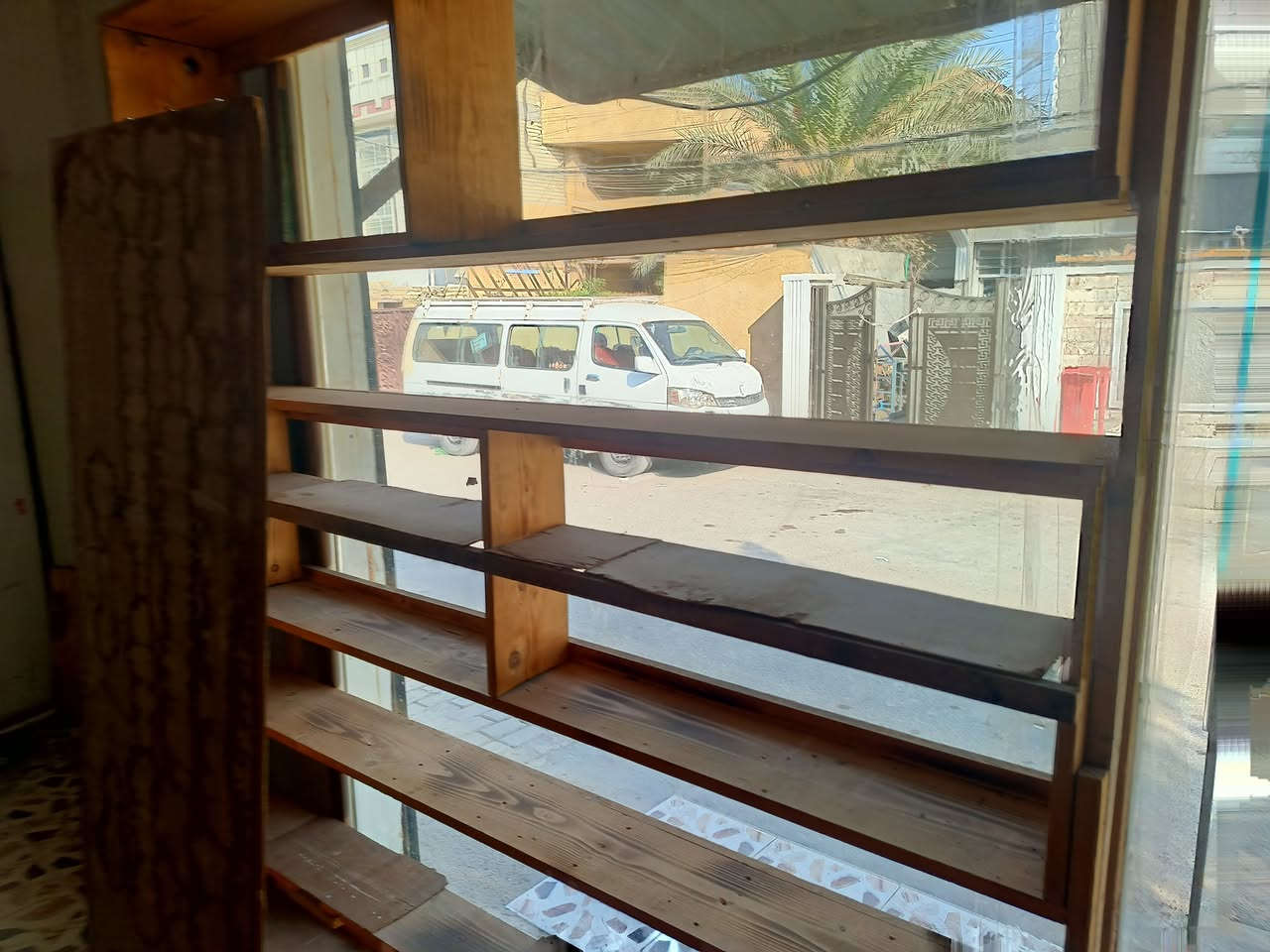 السلام عليكم من رخصت مدير الكروب عندي رفوف مال محل للبيع وجام خانة وكبنك وساندويج نظيف بعدة مامفصخ تجي وتشوف بعينك للتواصل على الرقم ***********
