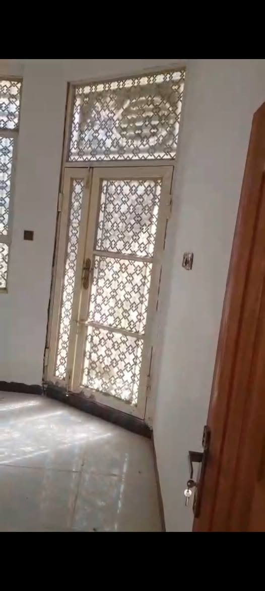 ▪️بيت للبيع مساحه 70م - 3طوابق بناء نظيف
▪️الموقع الحر الكابينات يبعد عن التبليط 200م

▪️يتوفر كافة الخدمات متوفره مدارس مستوصف اسواق

-يحتوي على 3غرف نوم استقبال صاله مطبخ صحيات عدد 2 

-طابق الثالث يحتوي على سطح +مخزن

▪️جنس العقار طابو زراعي سند 25 إقرار محكمة 

▪️السعر 75

☘️يوجد تصوير للبيت ☘️

▪️ للاستفسار اكثر مراسلتنا خاص


**إذا كنت صاحب هذا الإعلان وتريد حذفه لأي سبب، رجاءا أرسل رسالة إلى الدعم الفني**