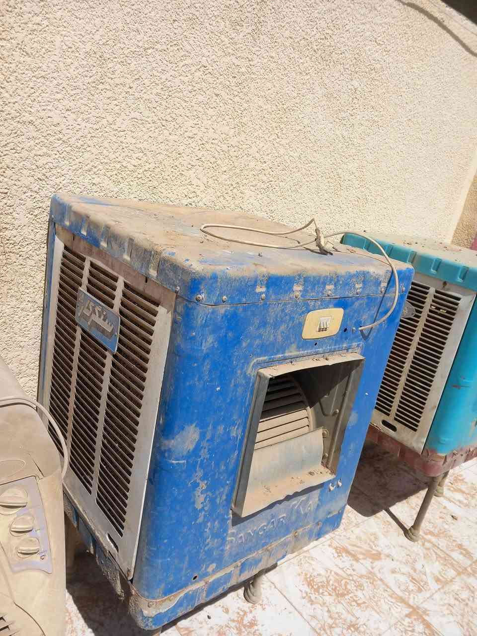 السلام عليكم مبردات ٣ مع قفص مكيف مستعمل للبيع مكان حله حي الزهراء قرب مول بغداد  ***********
