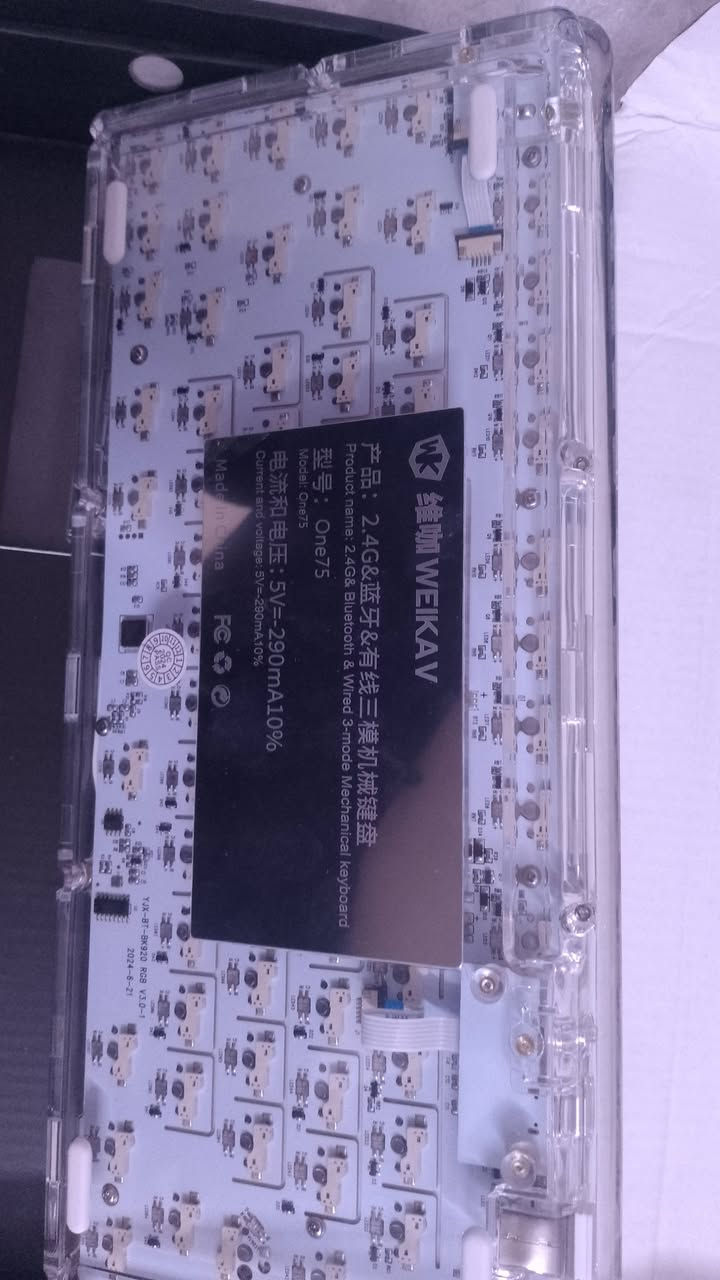 كيبورد Weikav-One75
كيبورد بتصميم مدمج 75% (81 مفتاحاً) تتميز بهيكل شفاف (Acrylic) ونظام تثبيت (Gasket Mount) . توفر اتصالاً ثلاثي الأوضاع (سلكي، 2.4 جيجاهرتز، بلوتوث)، وبطارية ضخمة بقوة 4000 مللي أمبير، مع إضاءة RGB قابلة للتخصيص وقابلية تبديل المفاتيح (Hot-swap)
السعر 75 .
يتوفر توصيل لكل المحافظات


**إذا كنت صاحب هذا الإعلان وتريد حذفه لأي سبب، رجاءا أرسل رسالة إلى الدعم الفني**