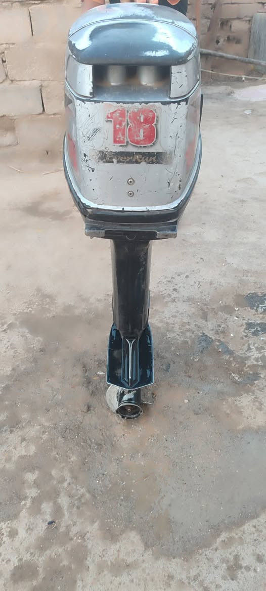 سلام عليكم مكينه للبيع ام 18 تهاستو محرك مفتوح ذيل ما مفتوح شرط نص جره السعر 550الف المكان البصرة الدير الشراي يتصل ***********رقم بي وتساب
