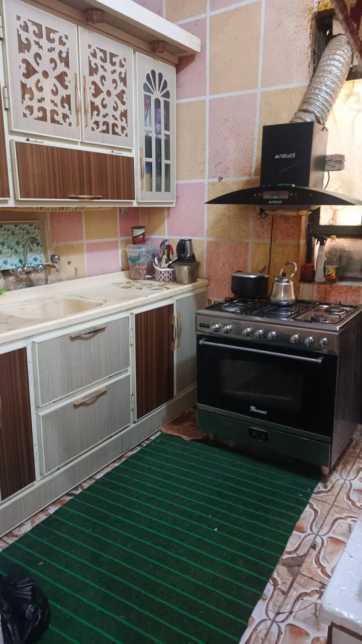 دار للبيع مقابيل قرية الغدير عامود 269مساحه50متر صاله وغرفه ومطبخ وفوك صاله جبيره 
تواصل واتساب. ***********
