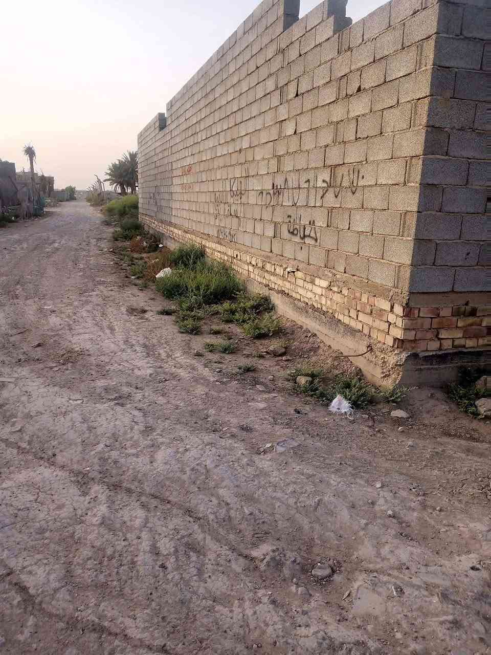 هيكل ٣٠٠ متر بناء موجهة ع شارعين ملك طابو زراعي سند ٢٥ سعر ٤٥ وبي مجال الستفسار *********** مكاني الولدايه قرب الجسر الفرنسي
