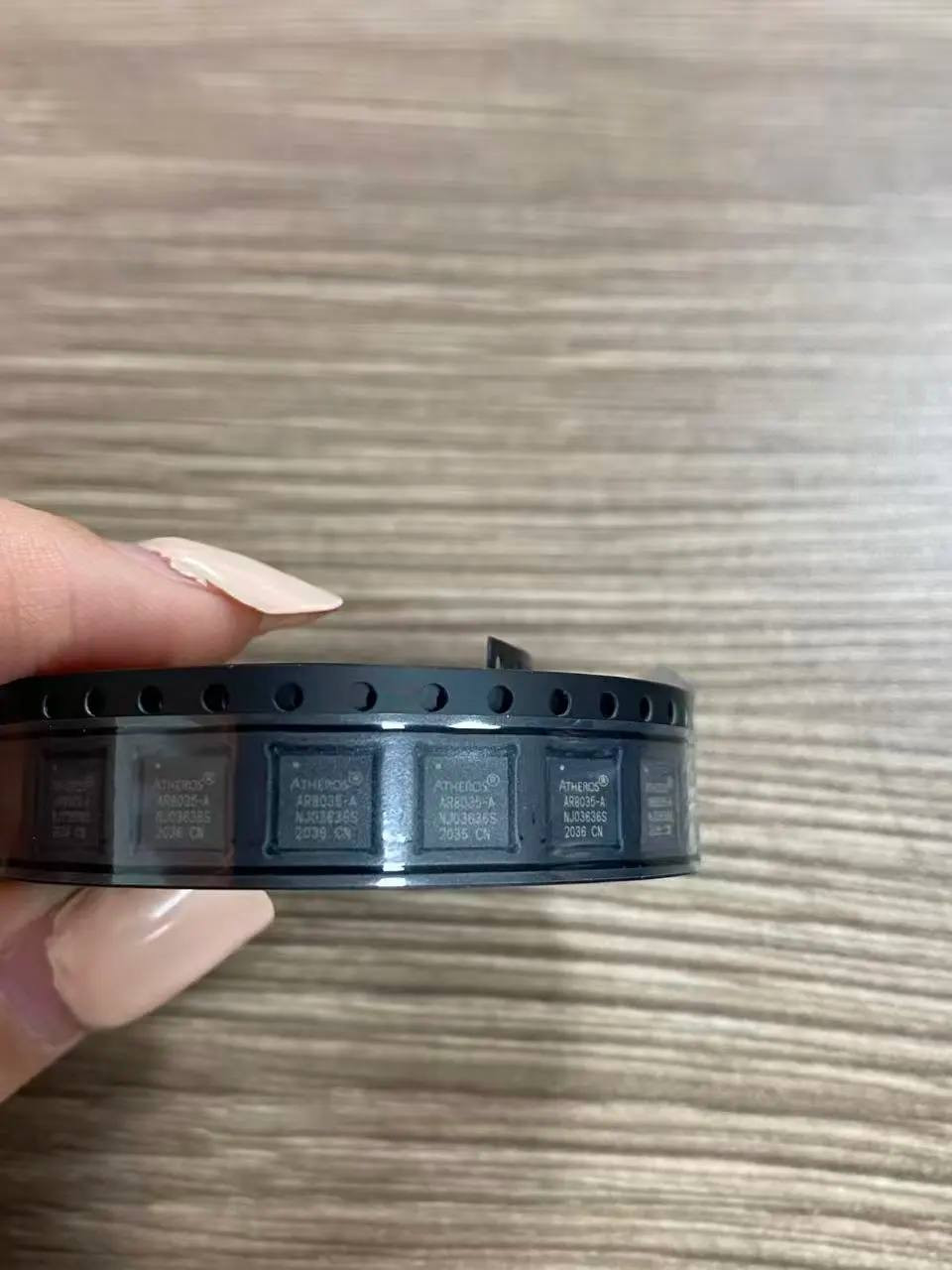 السلام عليكم 
الى جميع اهل صيانة اجهزة النانوات 
تم توفير جميع ايسيات النانوات 
تواصل عن طريق الاتصال او واتساب: ***********
