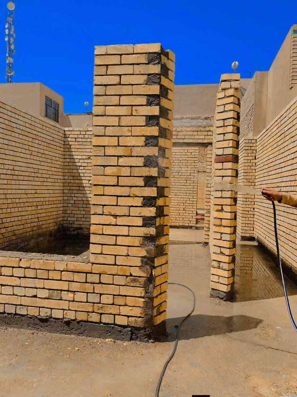 🚧✨ تم بحمد الله اكتمال بناء الطابق الأرضي ✨🚧
📍 الموقع: حي الجامعة
🏠 المساحة: 130 م
📏 النزال: 22.5 م
🏡 الواجهة: 5.25 م

✅ البناء تم من خلال كادر بناء مختص يتميز بـ الدقة العالية في العمل،
مع تنظيف كامل للبيت من الأنقاض عند إكمال البناء لتسليمه بأفضل صورة.

🔨 واللي يحب يشتغل بيته بنفس الجودة والالتزام، كادرنا جاهز لخدمتكم.

📞 للتواصل والاستفسار:
📲 واتساب & اتصال: ***********
📲 اتصال مباشر: ***********

✨ ثقتكم سر نجاحنا ✨

#بناء #تشطيب #اعمار #كادر_بناء #بناء_منازل #عقارات_العراق #حي_الجامعة #بغداد
#ابني_بيتك #شغل_ثقة #كادر_محترف #بناء_حديث
