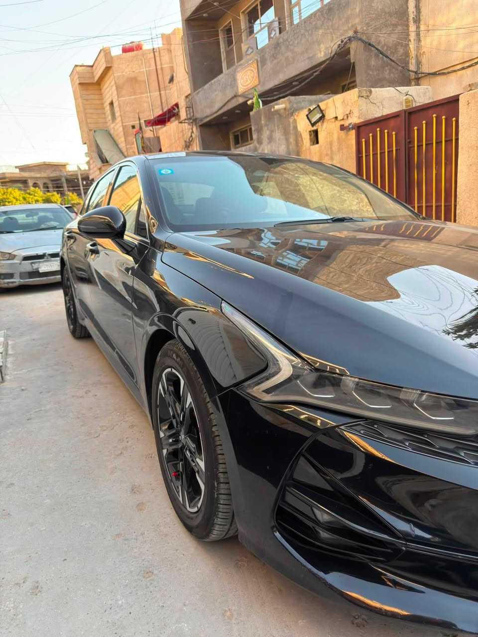 السلام عليكم للبيع كيا K5 موديل 2023 وارد امريكي جيتي لاين حادثهة جاملغ مبدل نفس اللون وربع باب خلفي وقطعة كلير رقم بغداد بأسمي ماشية 32 محرك 1600 تيربو السعر 148 وبيهة مجال للاستفسار *********** مكاني بغداد الكرخ
