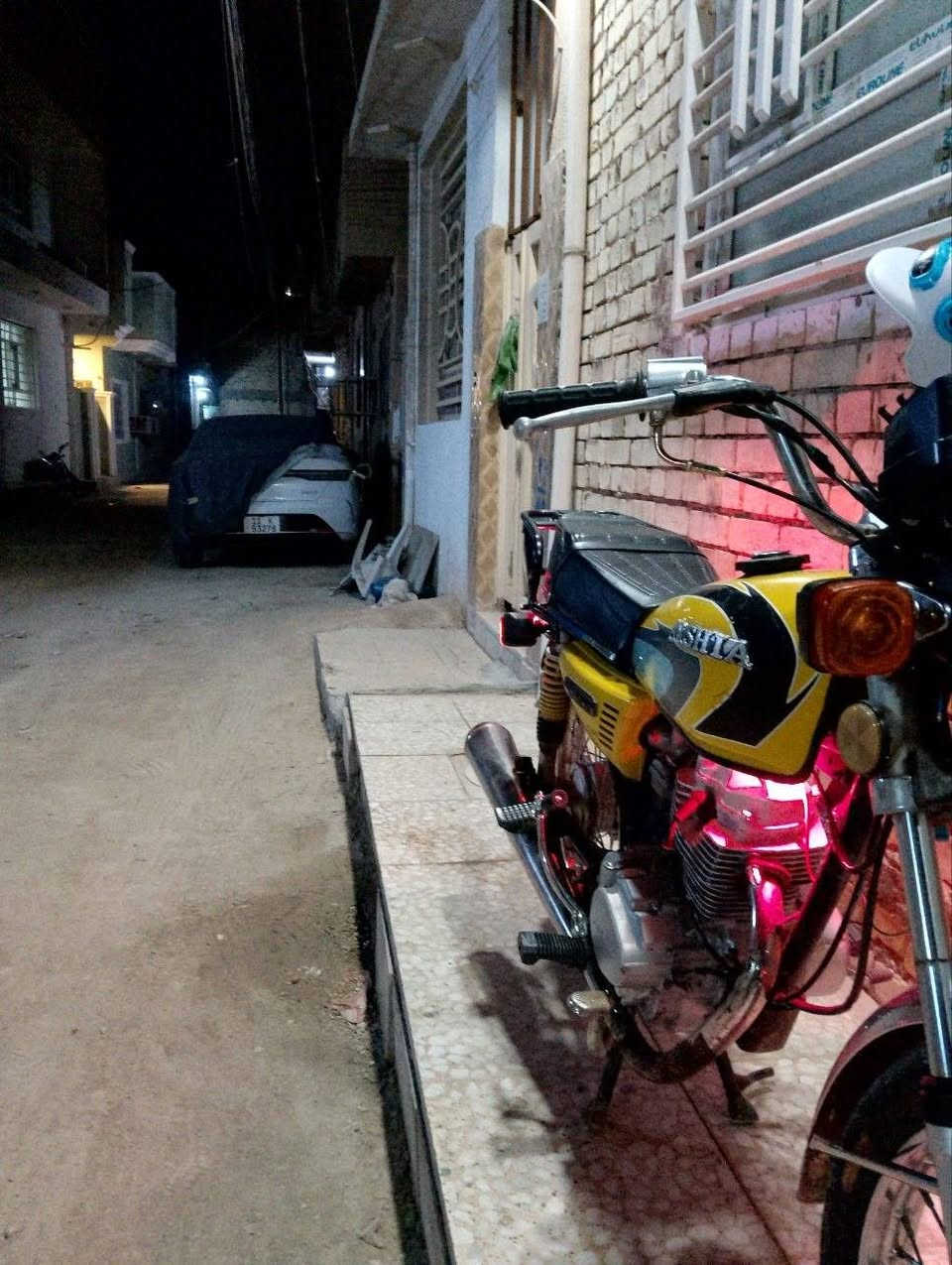 السلام عليكم 
دراجة اربع كير ارشا
موديل 22 سنويه ورقم + تحويل اشوكت مايعجبك
محرك مفتوح شغالة جديد 
نقوصاته نواعم كلجات وشغلات بسيطة
سعرة 650 الف وبية مجال الطيبين 
وحيل مستعجل على بيعته معتاز فلوس 
مكاني شارع ابو طالب
الاستفسار *********** اتصال او واتساب + غير متواجد على فيسبوك
