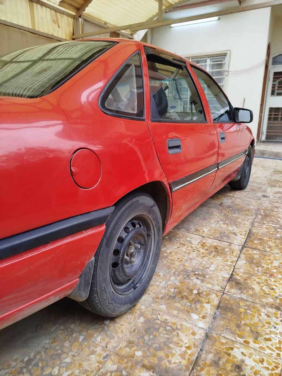 فكترا موديل 91 حجم 16 محرك وكير شرط لاصرف ولانفخ بس صوت بطاله بيه صبغ حزام جماليه كابون بانزين شرط التحويل 
سياره نظيفه مايعوزها اي مصرف مكاني حي فلسطين شارع ال95

***********سعر 37
