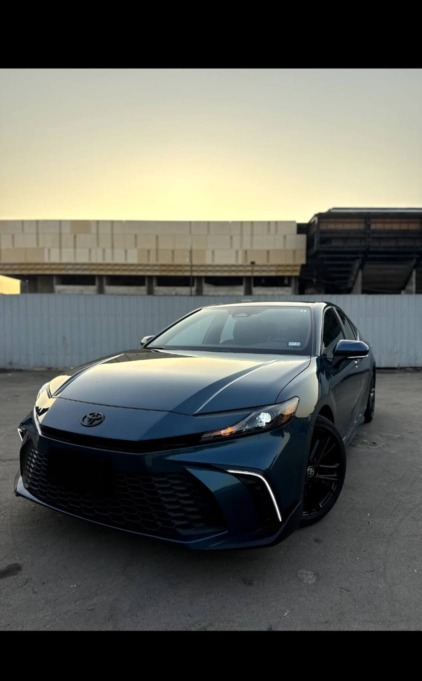 السلام عليكم السلام عليكم
للبيع  او مراوس  — [Toyota كامري ] [2025] بلاك ادشن 
المواصفات:

اللون: [فيروزي المميز ]
المحرك: [2500هايبرد ]
 ناقل الحركة: [أوتوماتيك]
الممشى: [21000] ميل 

المواصفات: [ SE ]
-تشغلي عن بعد
-وَيْل 18
-بصمة تشغيل
- محرك 2500 ccهايبرد
‏- بصمة ابواب
- غرفه  جلد اسود    
- مقاعد  جلد اسود        
- تحكم ستيرن كامل
-شفتات ستيرن
-  اضوية LED
-رادار امامي 
- مثبت سرعة 
-نظام قيادة ذاتية 
- نظام EV mode +نظام Sport mode
- نظام توفير الوقود ECO
- نظام النقطة العمياء
- نظام تحديد المسار
- مانع تصادم
- مانع انزلاق
- شاحن هاتف لاسلكي
- هاند بريك بصمه 

السعر: 235]$] —  

الموقع: [بغداد ]
للمعاينة أو مزيد من الصور: راسلني على الخاص أو واتساب: [***********]
صور الحادث مرفقة مع المنشور
