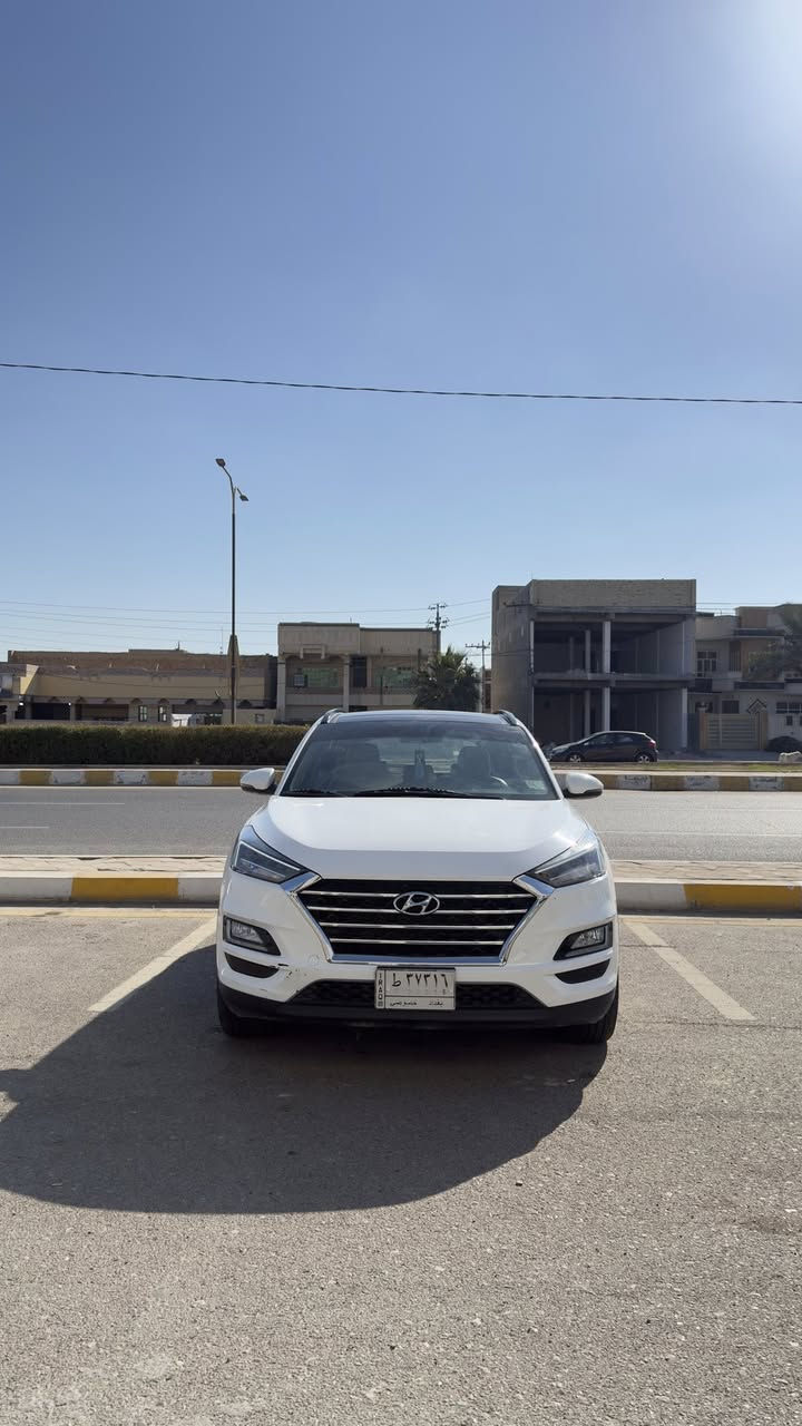 السلام عليكم
توكسان 2020
فول مواصفاتت 
فتحت سقف 
رادارات
شاشه كيبره  
السياره مكفوله كفاله عامه ما عده هل شخوط بل دعاميه 
السياره نضيفه و ما متعوبه 
السياره ماشيه 90 الف
سعر السياره 225 وبيها مجال 
العنوان الفلوجه حي نزال 
رقم الهاتف  ***********
