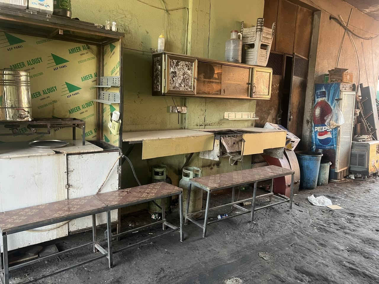 كشك للإيجار المكان مجمع مشن أتواصل وياي ع هذا الرقم ***********
