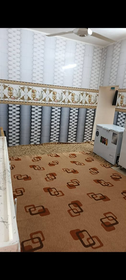 الدار للبيع
زراعي سند 25 ال ابو جاسم نهايت شارع الوكفه 
بي غرفه وصاله وستقبال ومطبخ وصحيات داخل وخارج 
مساحه 190 قريب مجمع الغديرقريب عل تبليط  استفسار صاحب الدار  *********** مكلف بلنشر
