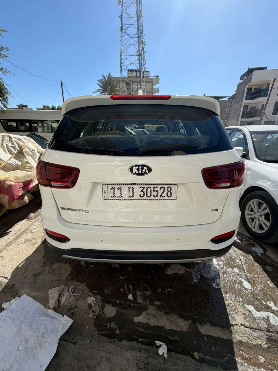 للبيع كيا سورنتو ٢٠٢٠ فول مواصفات # كويتي رقم  بغداد انكليزي ٦ سلندر  مكفوله من ضربه وصبغ وتبديل مكينه وكير على وضع الشركه   سعرها 270 وبيها مجال بسيط كربلاء اتصال ***********
